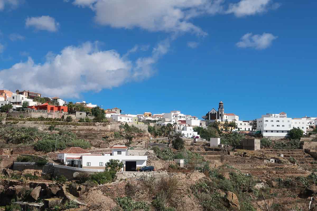 Uno dei tanti borghi che si trovano a Tenerife lungo la strada vecchia del sud
