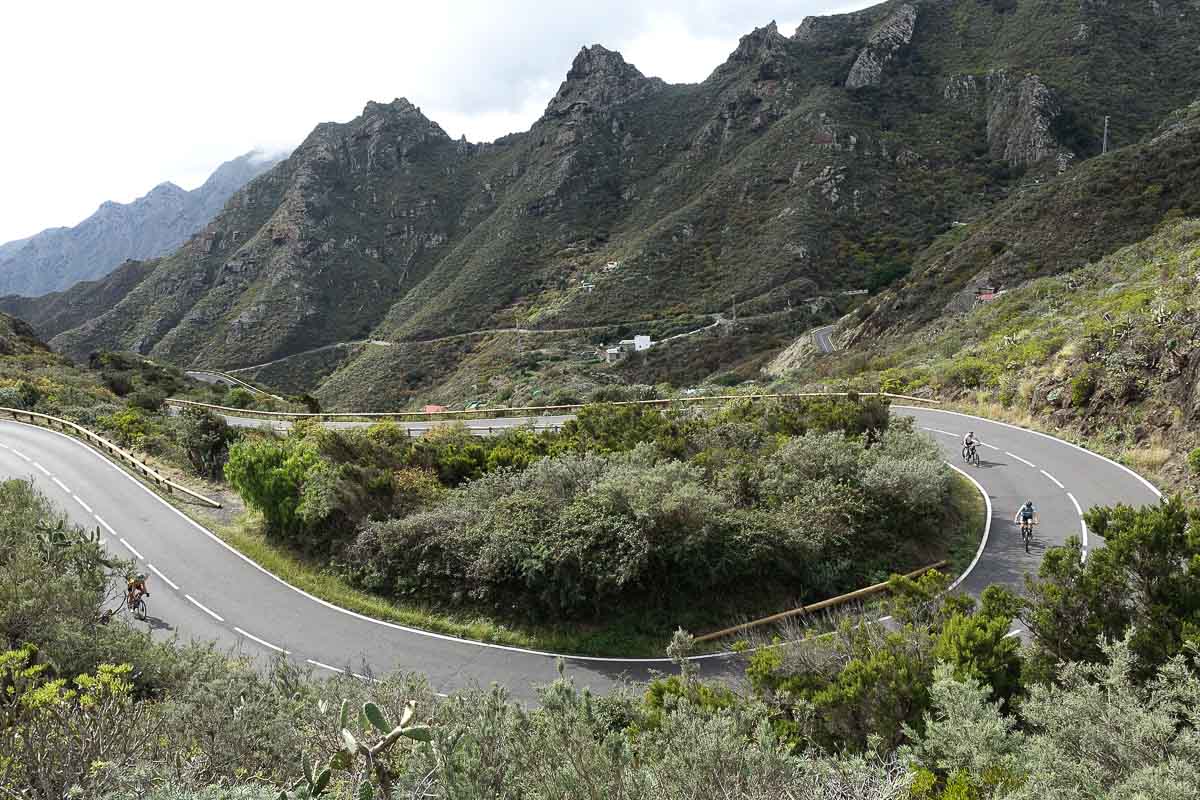 Le strade tortuose nel parco di Anaga a Tenerife