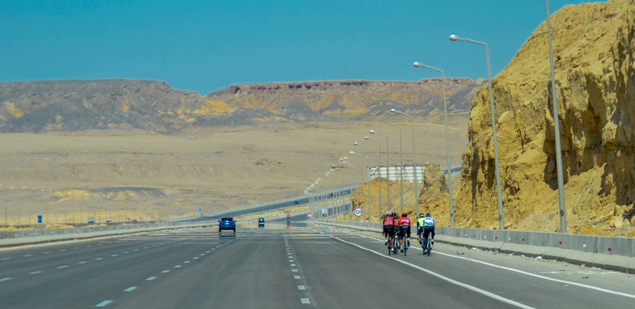 Bici da corsa in Egitto nel deserto