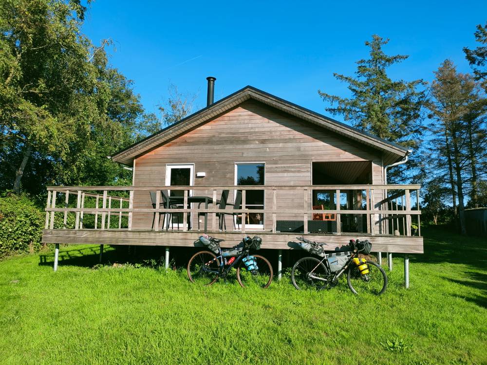 Danimarca tipica abitazione in legno nel bosco