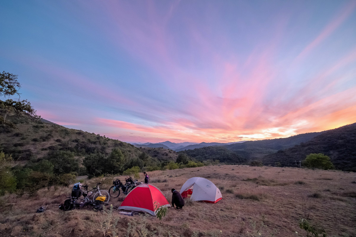 Campeggio libero accampamento al tramonto in Messico