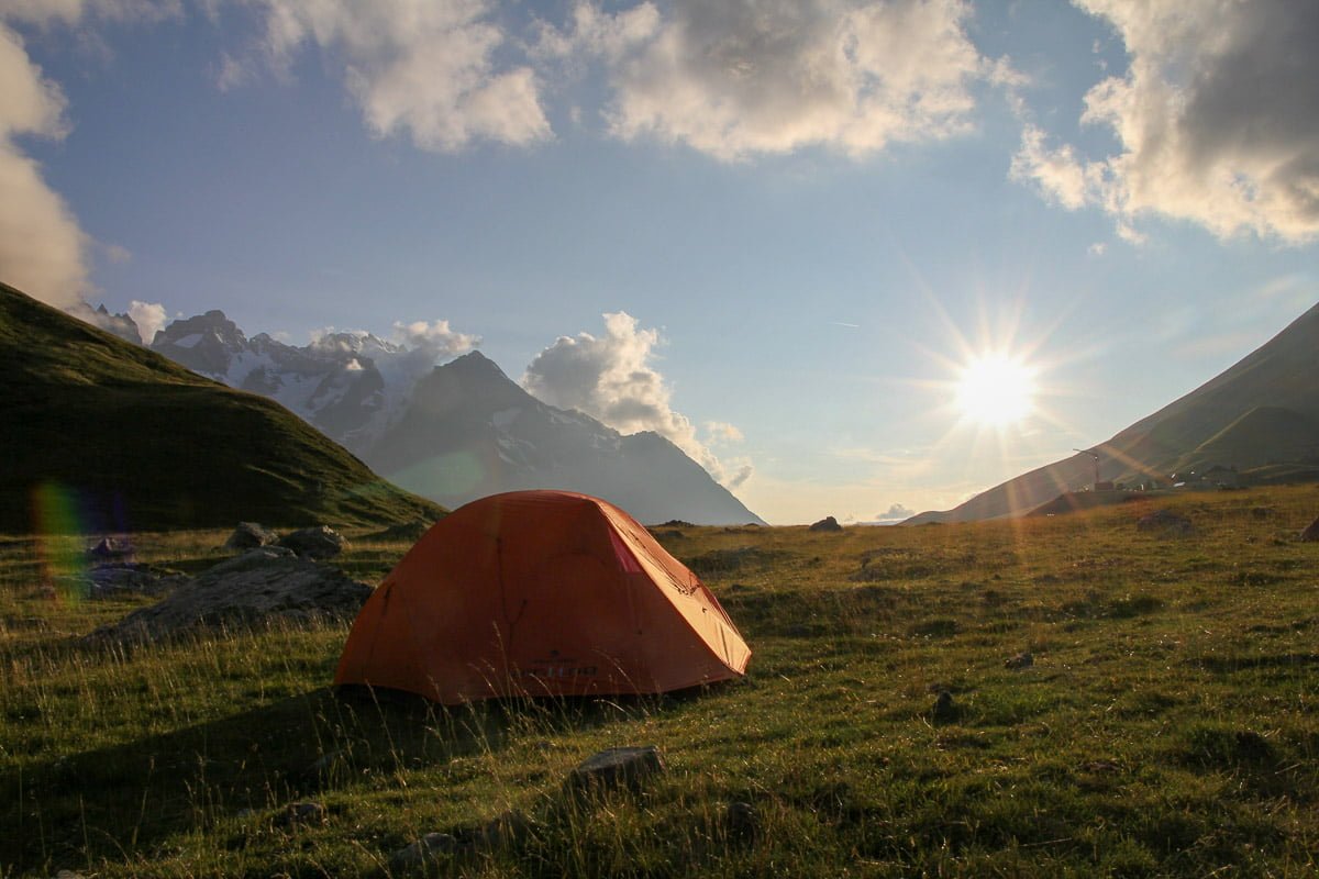 fare campeggio libero sistemare la tenda