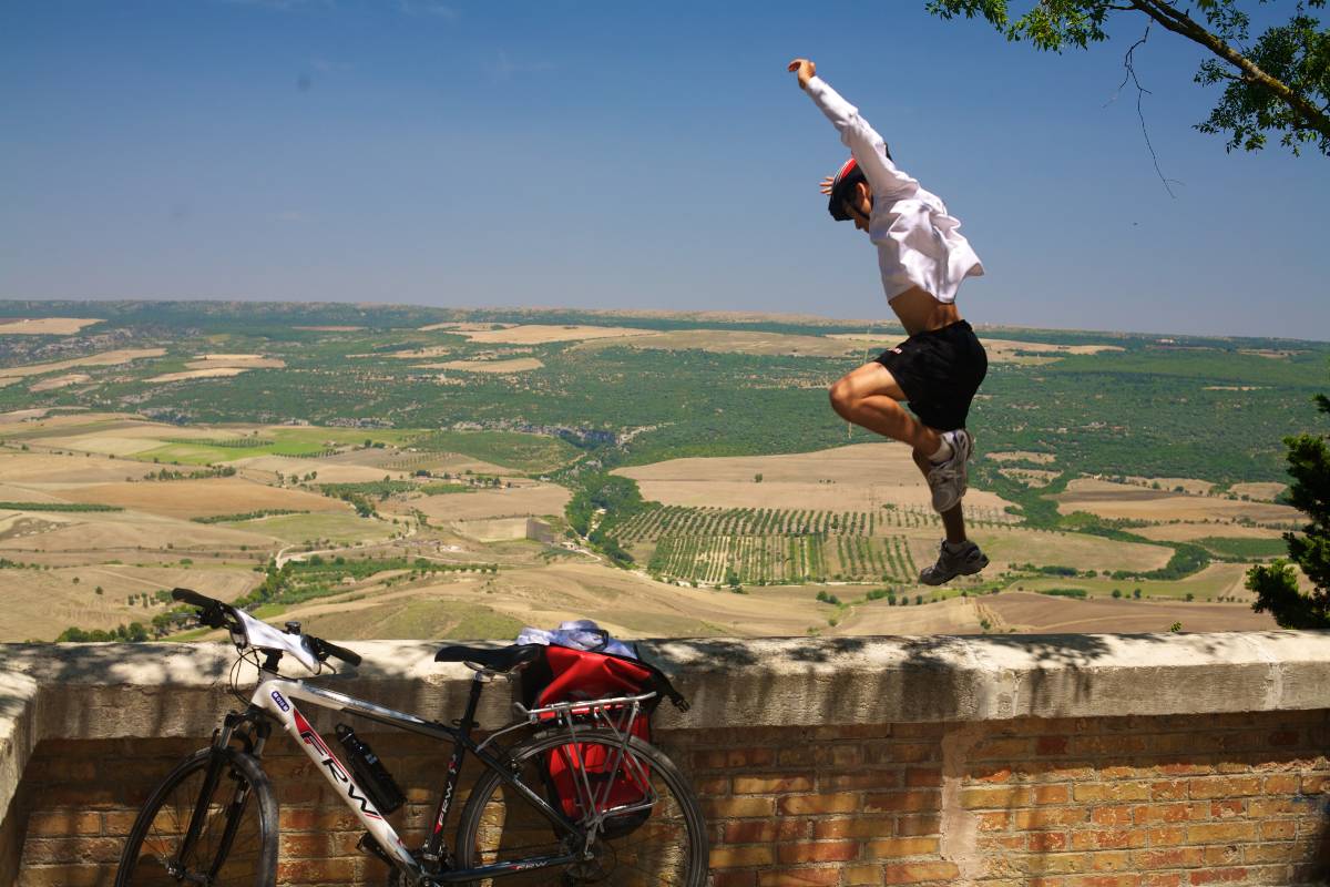 in bici tra le colline materane