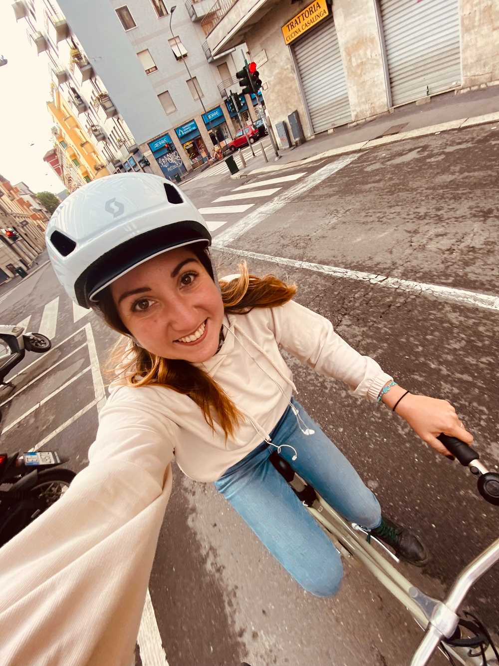 Ilaria Fiorillo selfie in bici