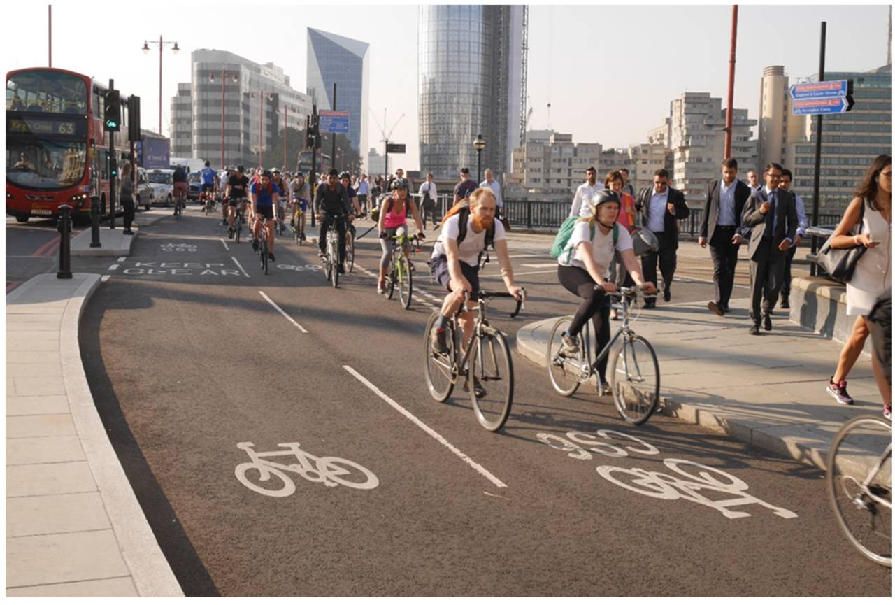 Londra ora di punta traffico bici