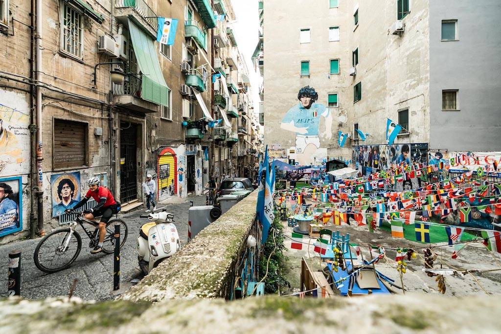 Napoli Obliqua Ciclovia urbana spaccato autentico della città