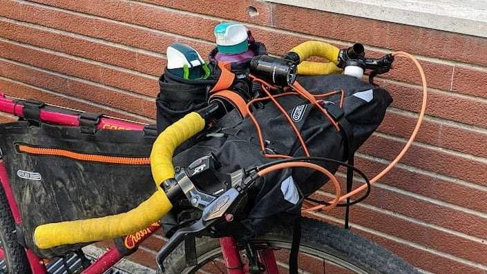 Cestino Anteriore Per Bici – Borsa Da Manubrio Rosa, In PE Resistente, Dimensioni 20x13x13 Cm, Con Strisce Incluse, Ricambio Pratico