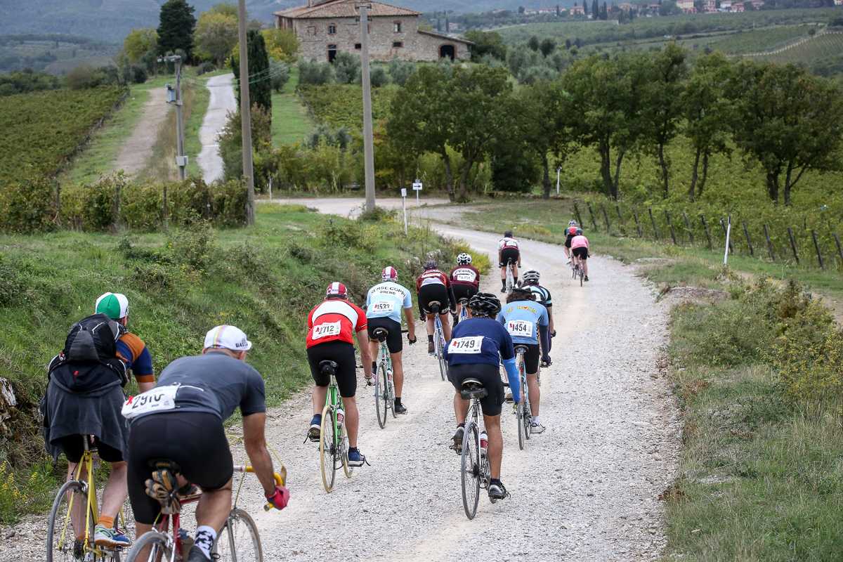 L'Eroica 25 anni ciclisti eroici su strade bianche Toscana Gaiole in Chianti