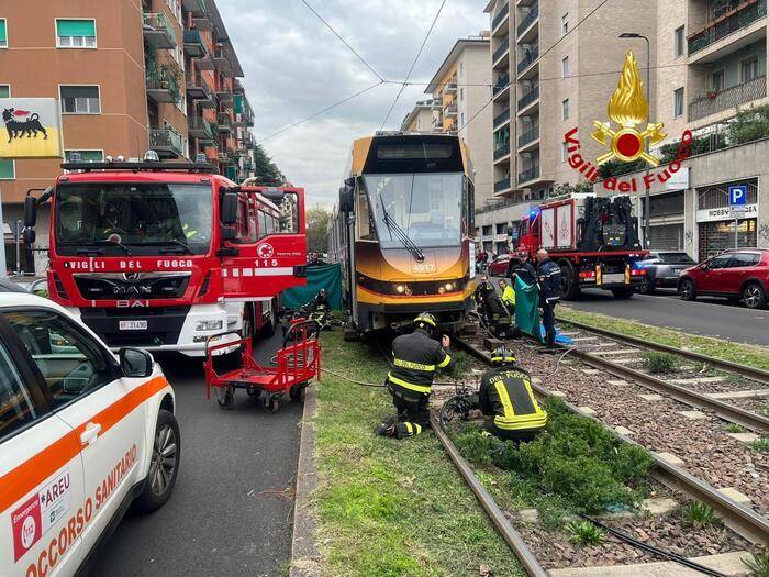 Vigili del Fuoco incidente tram Luca Marangoni investito in bici