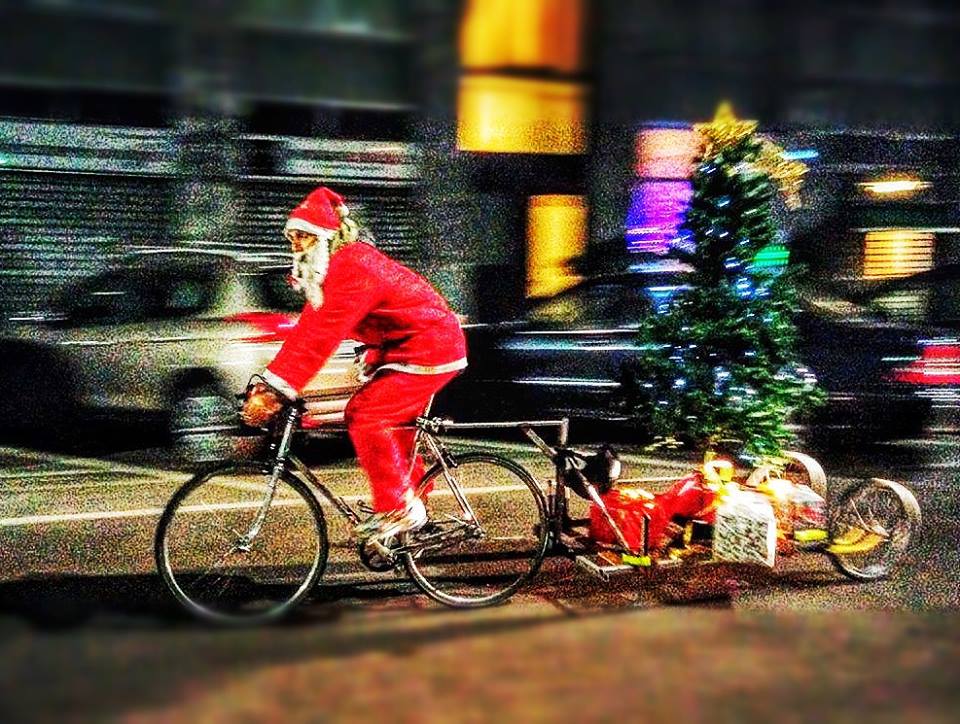 Caro Babbo Natale Simone Lunghi Babbo Natale in bicicletta regali di Natale