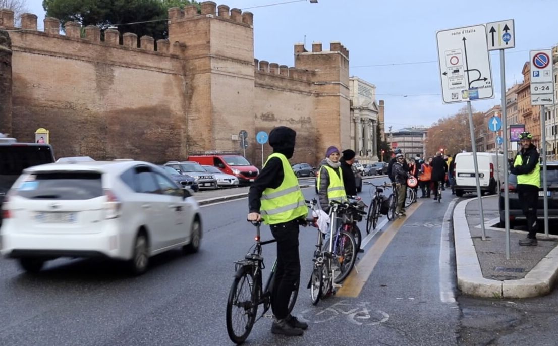 Roma: Ciclabile Umana a Porta Pia e convegno sulla ciclabilità all’Appia Antica