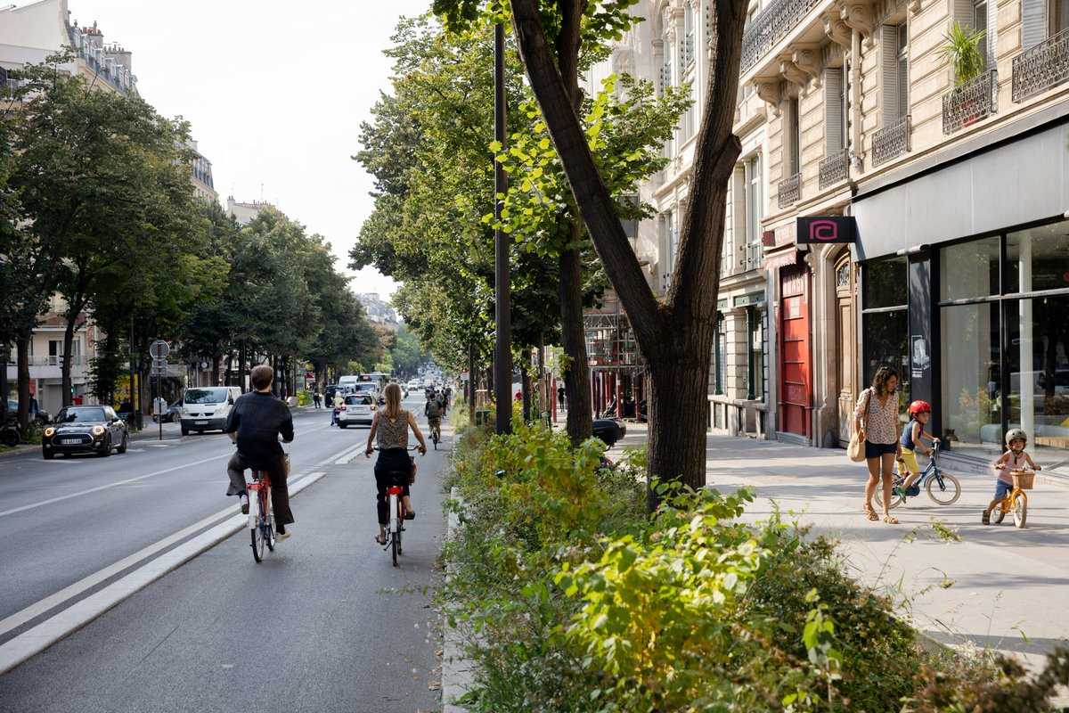 Parigi corsia ciclabile verde pubblico