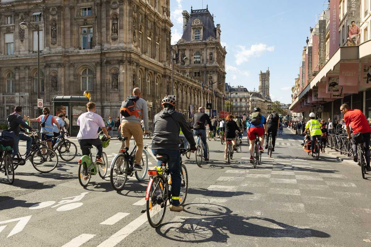 Parigi - Francia mobilità attiva a piedi e in bicicletta