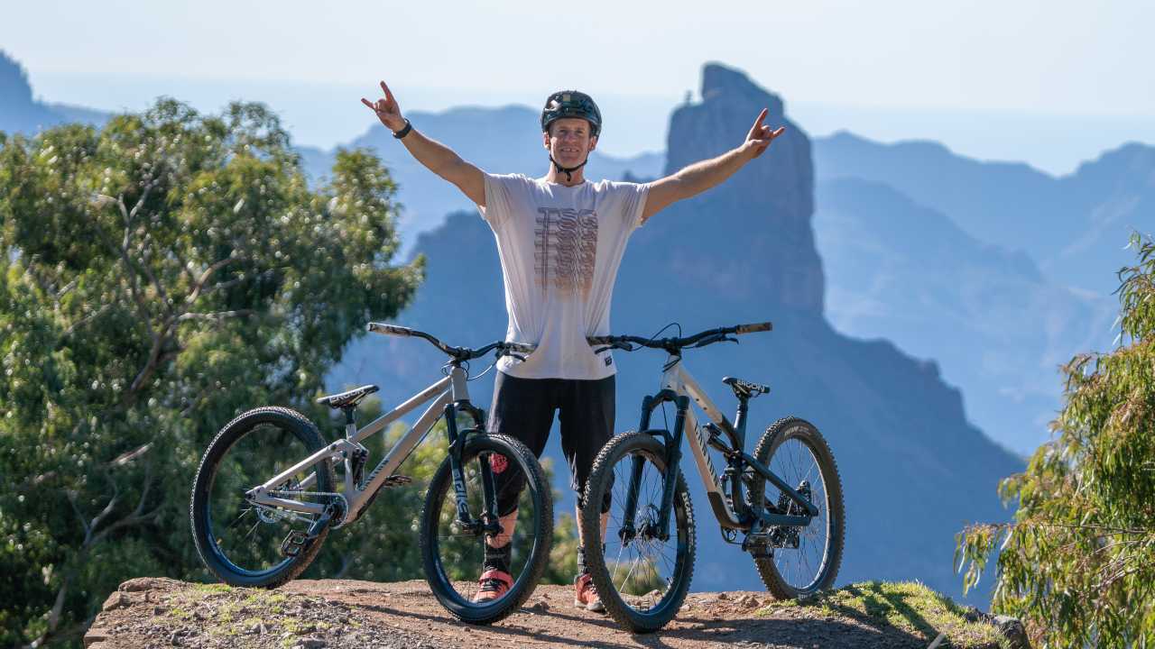 Il campione di freeride Sam Pilgrim pedala con Canyon