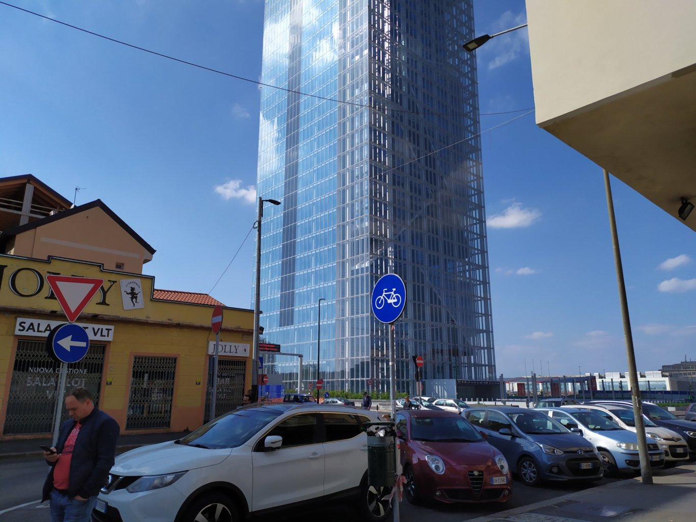 Grattacielo della Regione Piemonte senza parcheggio bici