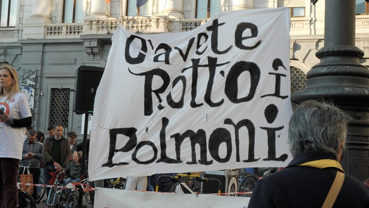 Striscione - ci avete rotto i polmoni