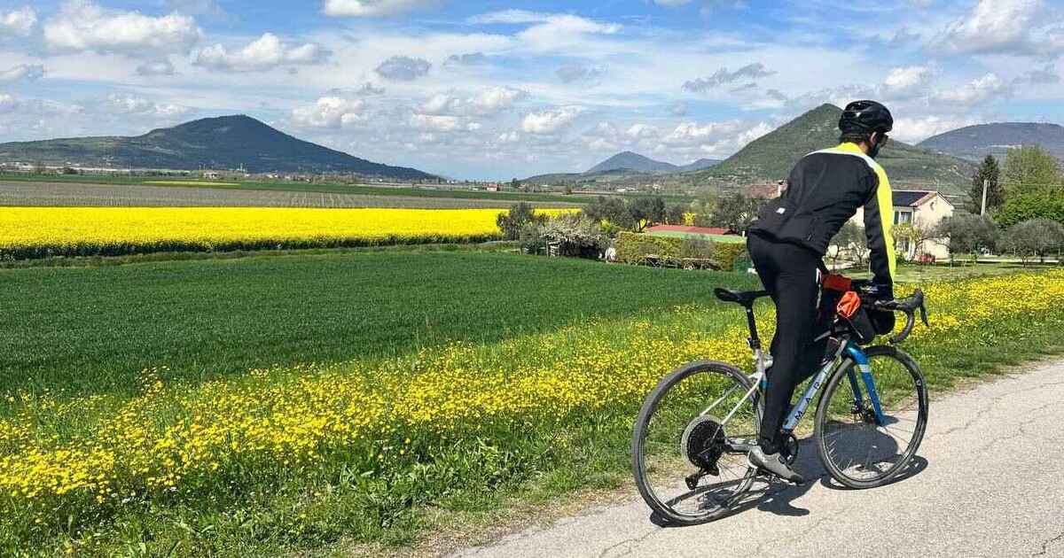 Con un solo braccio ma un grande cuore: Daniele Matterazzo, in bici per solidarietà da Parigi a Padova