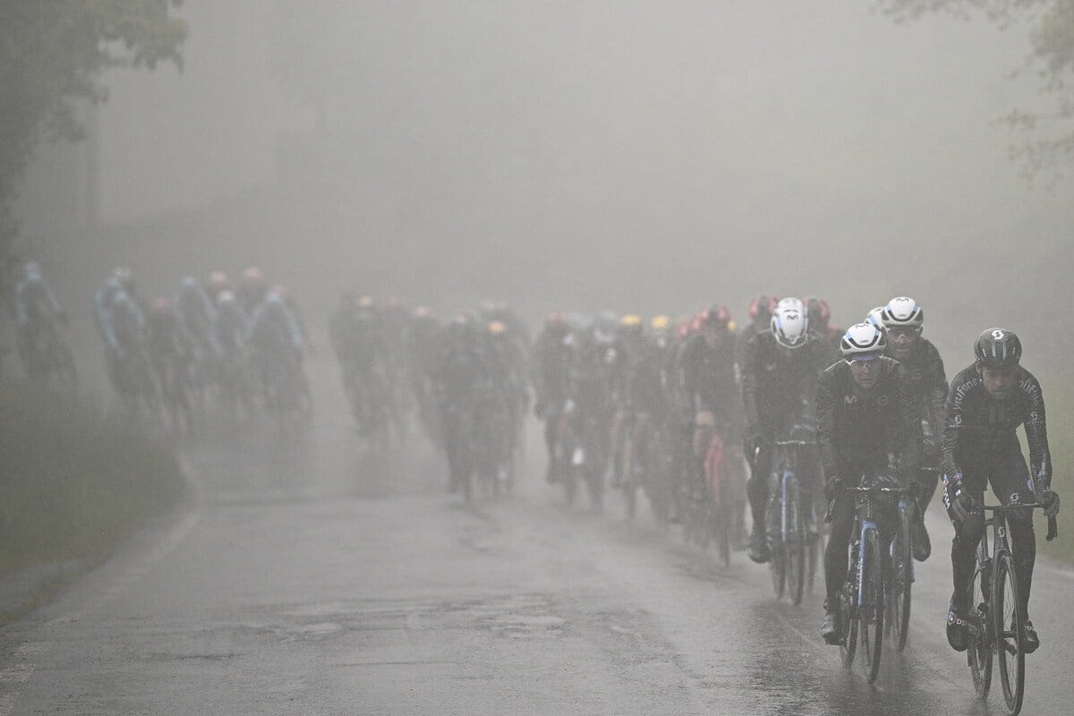 Foto Fabio Ferrari/LaPresse 16 Maggio 2023 - Scandiano, Italia - Sport - Ciclismo - Giro dÕItalia 2023 - Edizione 106 - Tappa 10 - da Scandiano a Viareggio Nella foto: durante la gara. May 16, 2023 Scandiano, Italy - Sport - Cycling - Giro dÕItalia 2023 - 106th Edition - Stage 10 - From Scandiano to Viareggio In the pic: during the race.
