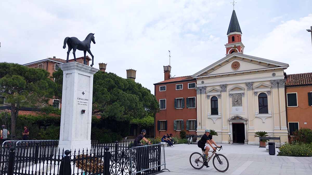 Cavallino laguna di venezia in bicicletta