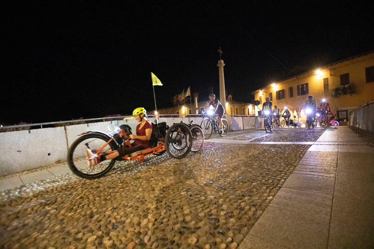 Bike Night Milano-Lago: 1300 in sella da mezzanotte all’alba