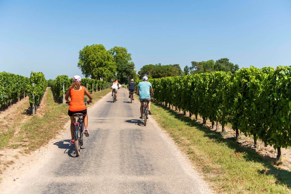 In bici nei vigneti di Bordeaux Francia