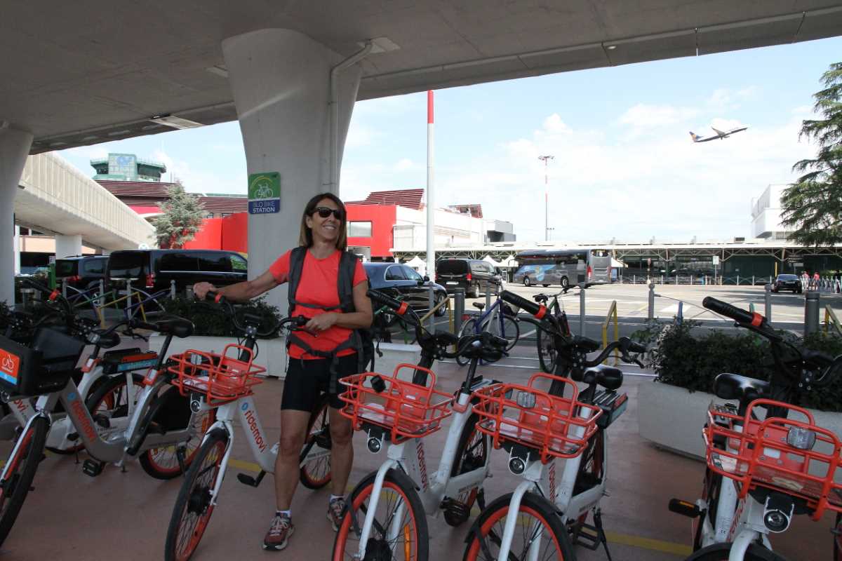 Bici RideMovi del bike sharing a flusso libero all'aeroporto di Bologna