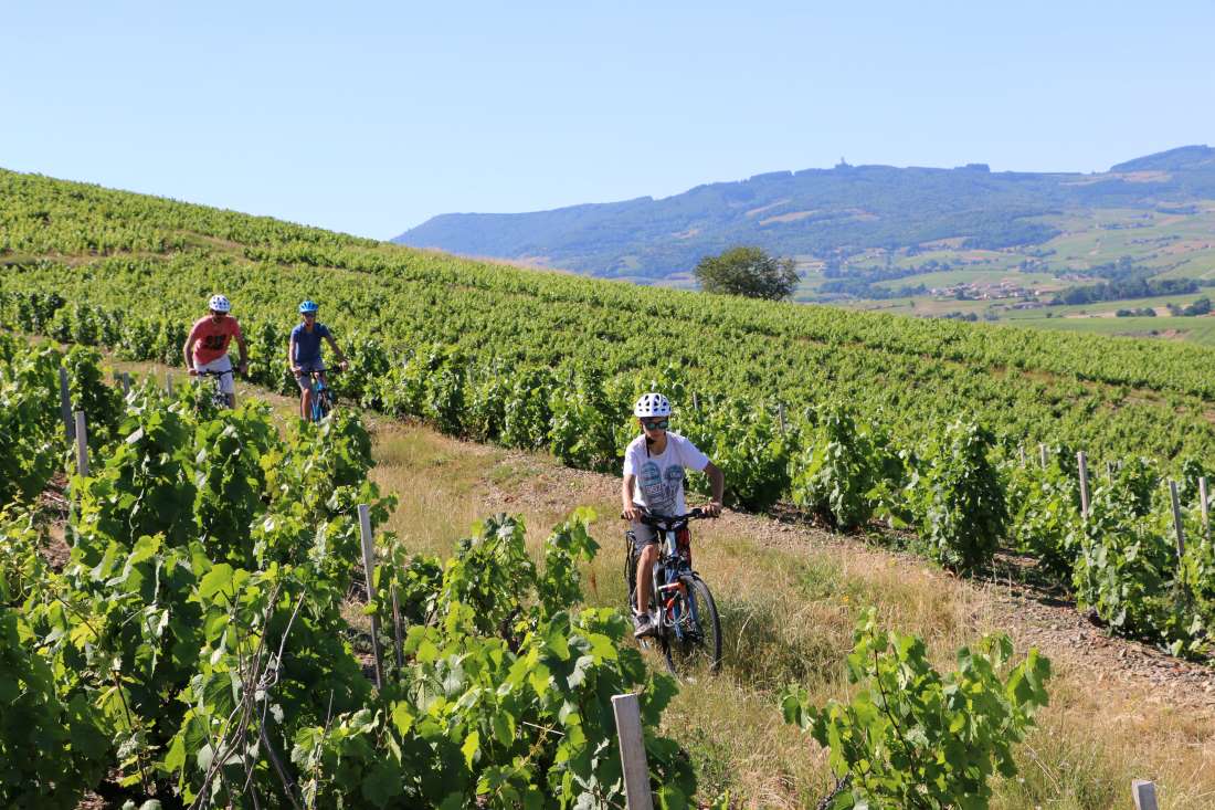 In bici nel Beaujolais, Francia ©Etienne Ramousse Destination Beaujolais