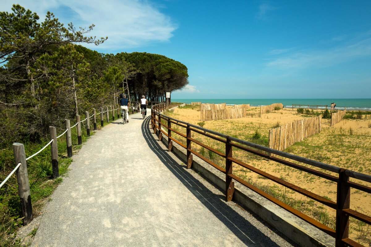 Veneto. Bibione in bici ciclabile
