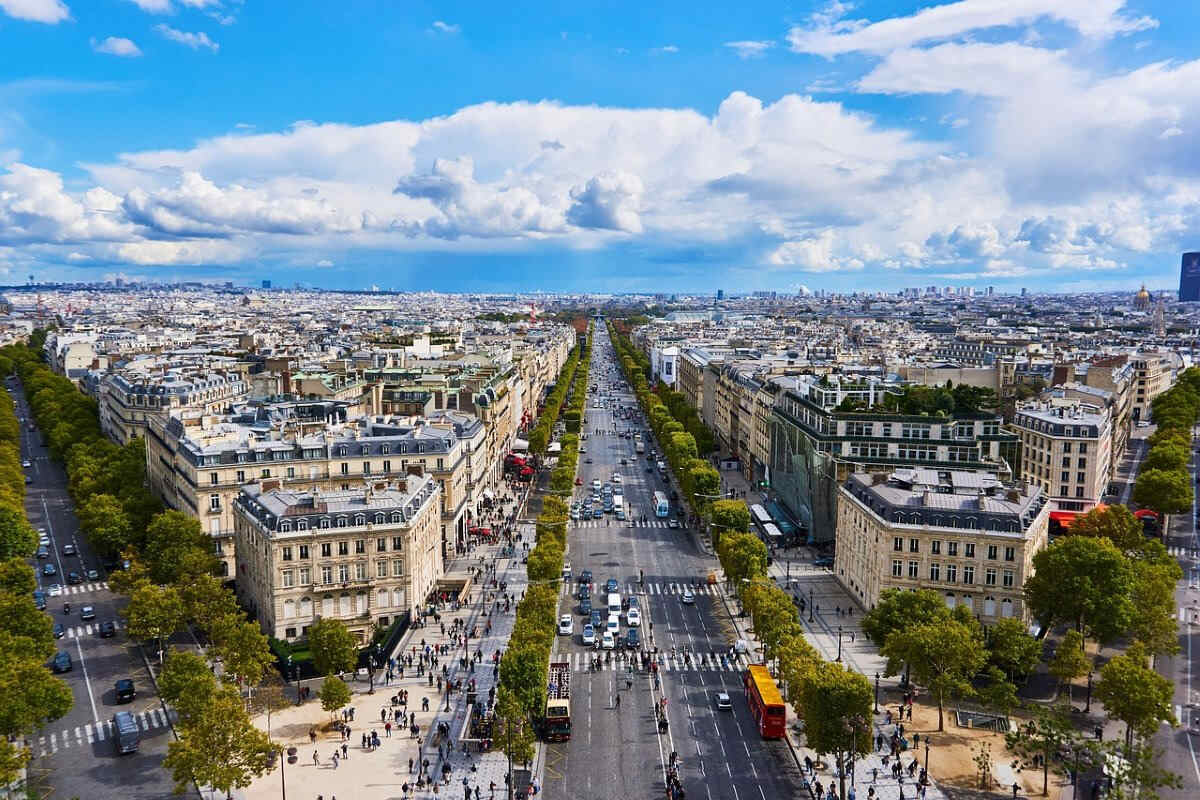 Parigi contro i SUV: parcheggiarli costerà di più