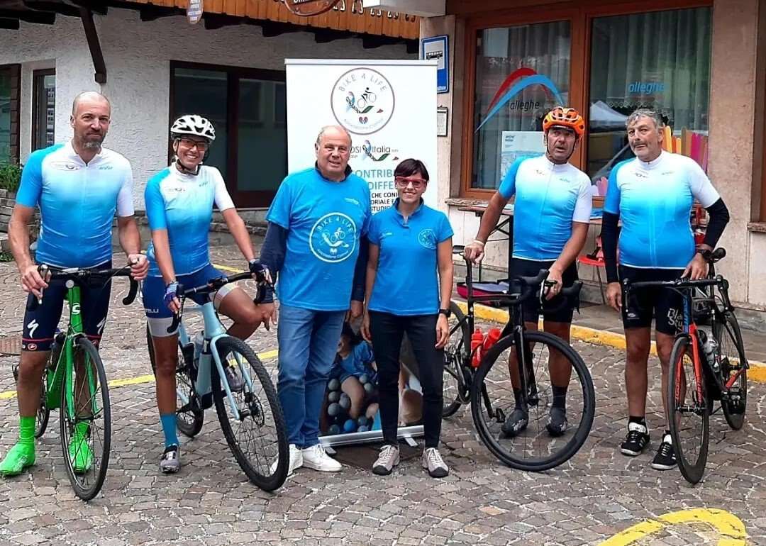 Da Aquileia a Alleghe in bici: più forti del meteo, pedalando per una buona causa