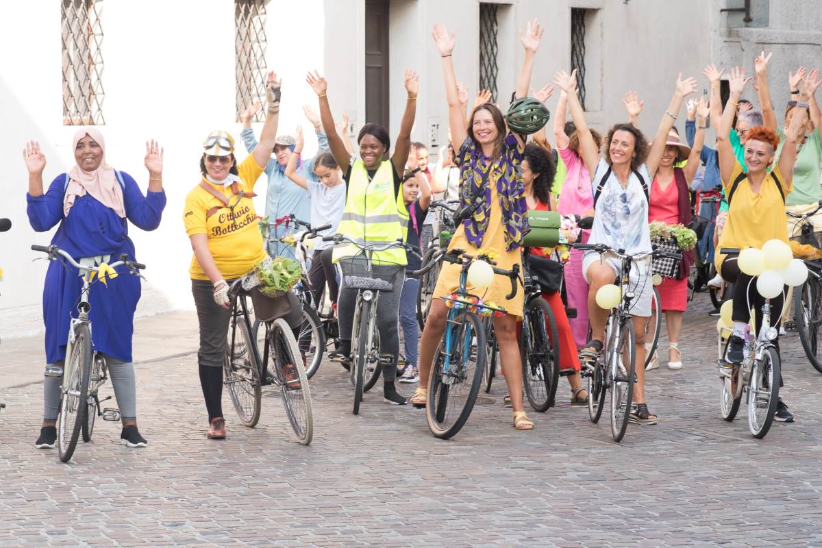 Donne in bici a Bassano, di Eva Nardullli