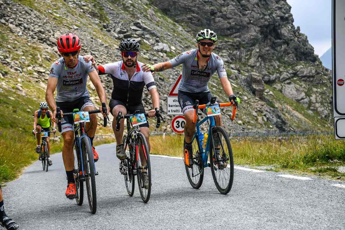 Salita al Pian del Re con strada chiusa al traffico motorizzato