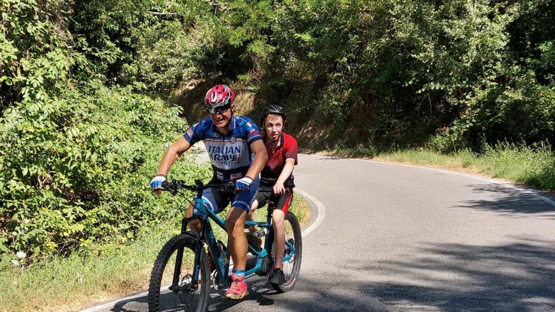 Inclusione in bici in tandem