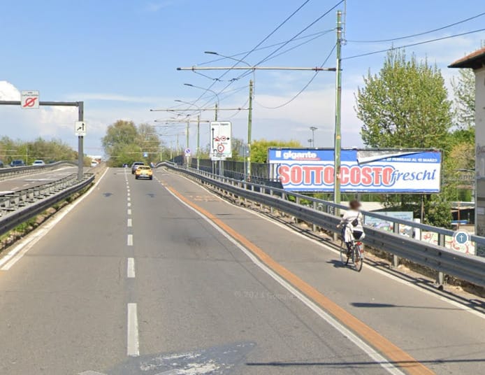 Salvini butta i ciclisti in mezzo alla strada (prima)