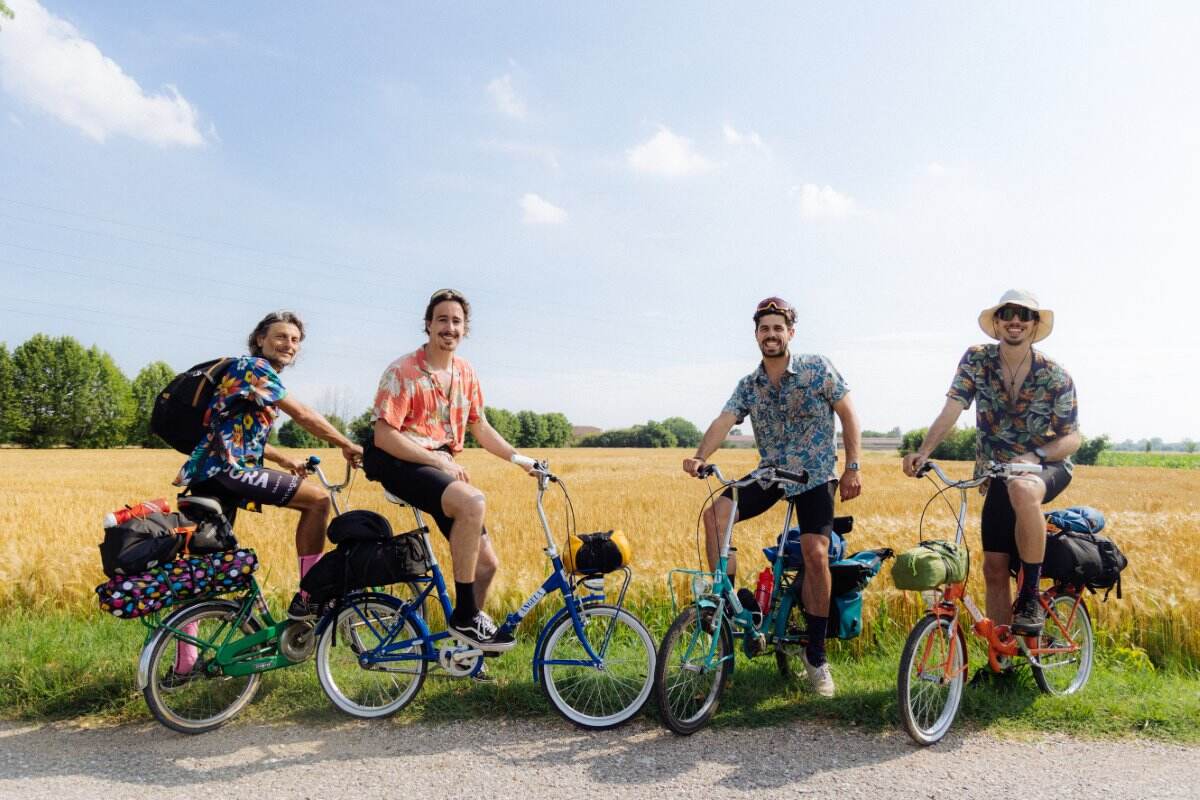 Cicloviaggiatori in Graziella pedalano verso il BAM!