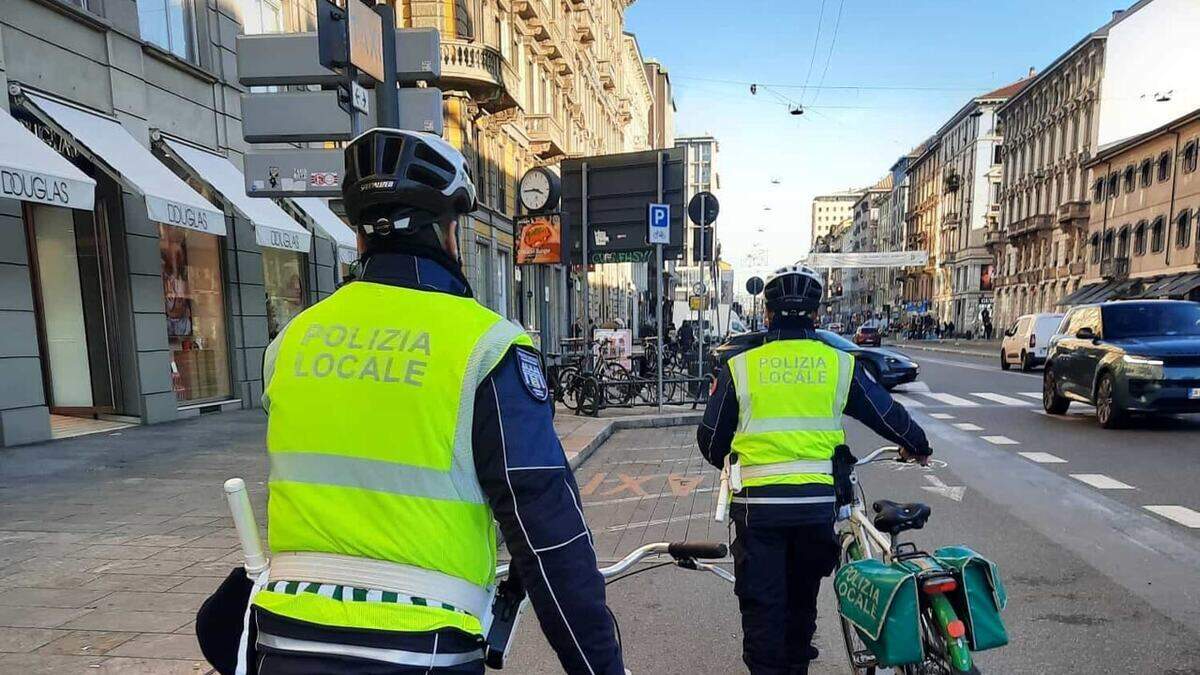 Milano: vigili in bici sulle ciclabili e cartelli salva-ciclisti sul Ponte della Ghisolfa