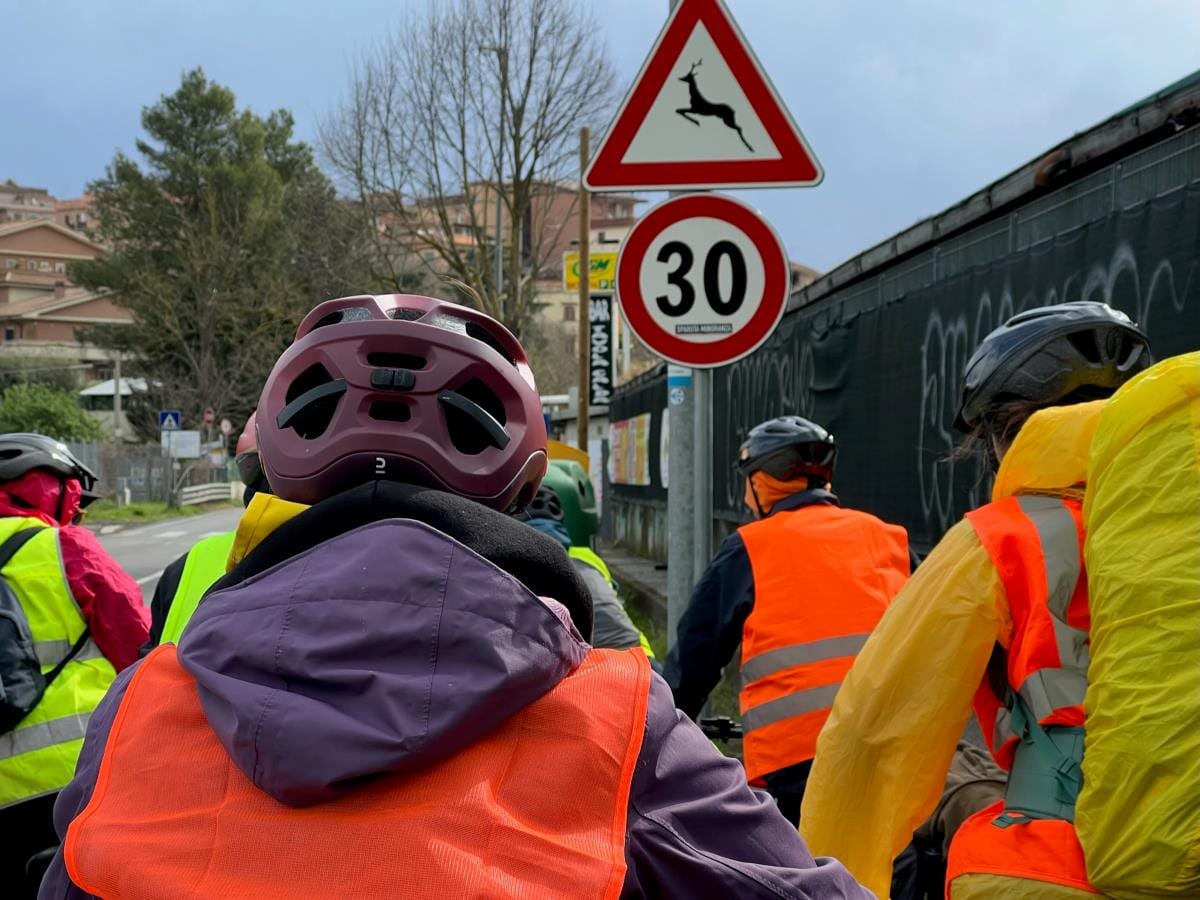 Adolescenti in bici di Luciano Coluccia