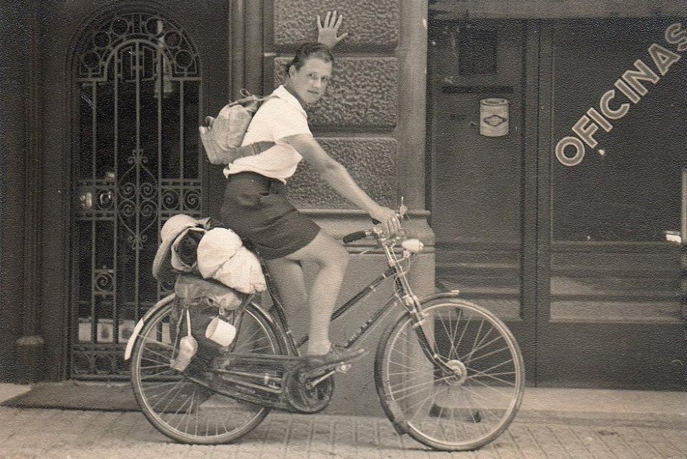 Dervla Murphy: Cyclist and writer Dervla Murphy in Barcelona in 1956 via Wikimedia Commons