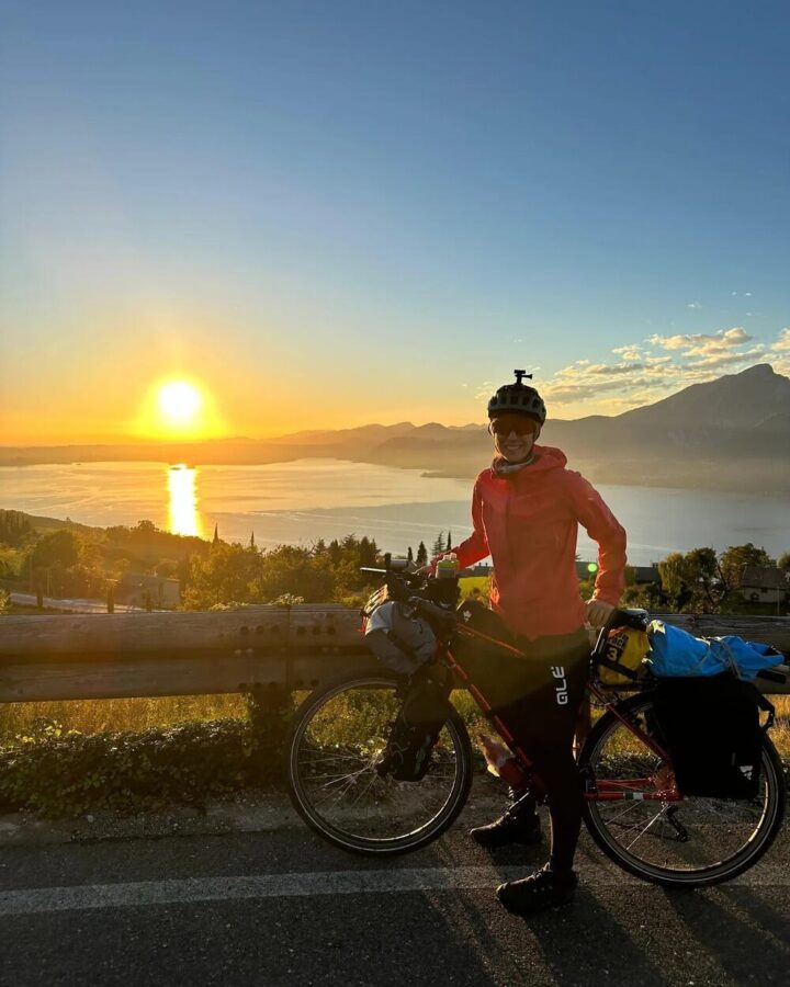 Monica Consolini giro del mondo in bici RidesmileS in tenda e sacco a pelo budget 10 euro al giorno
