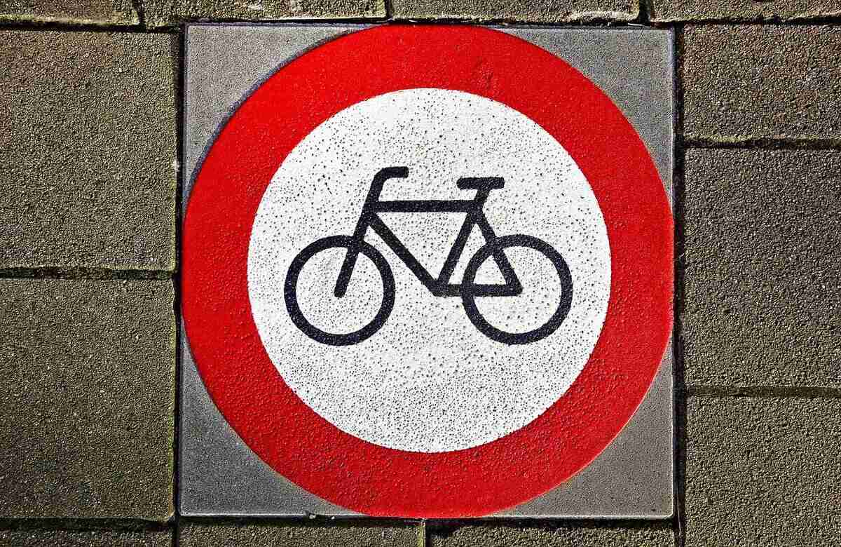 Consigliere comunale lancia un appello: “Non usate la bicicletta a Milano”