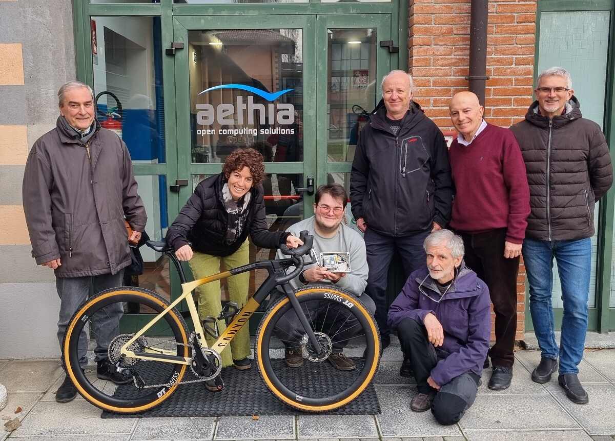 Paola Gianotti con il team di ingegneri di Aethia per misurare la qualità dell'aria