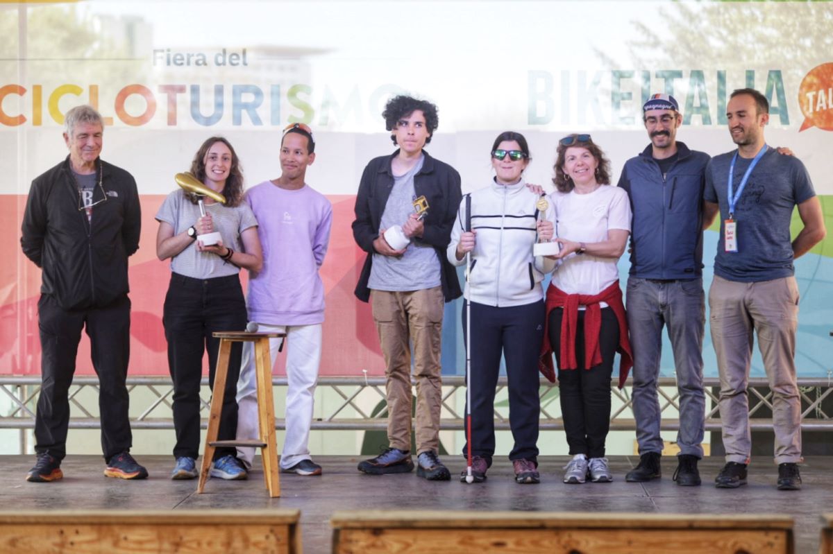 Il video del viaggio in bici da Firenze alla Guinea vince il Pedale d’Oro
