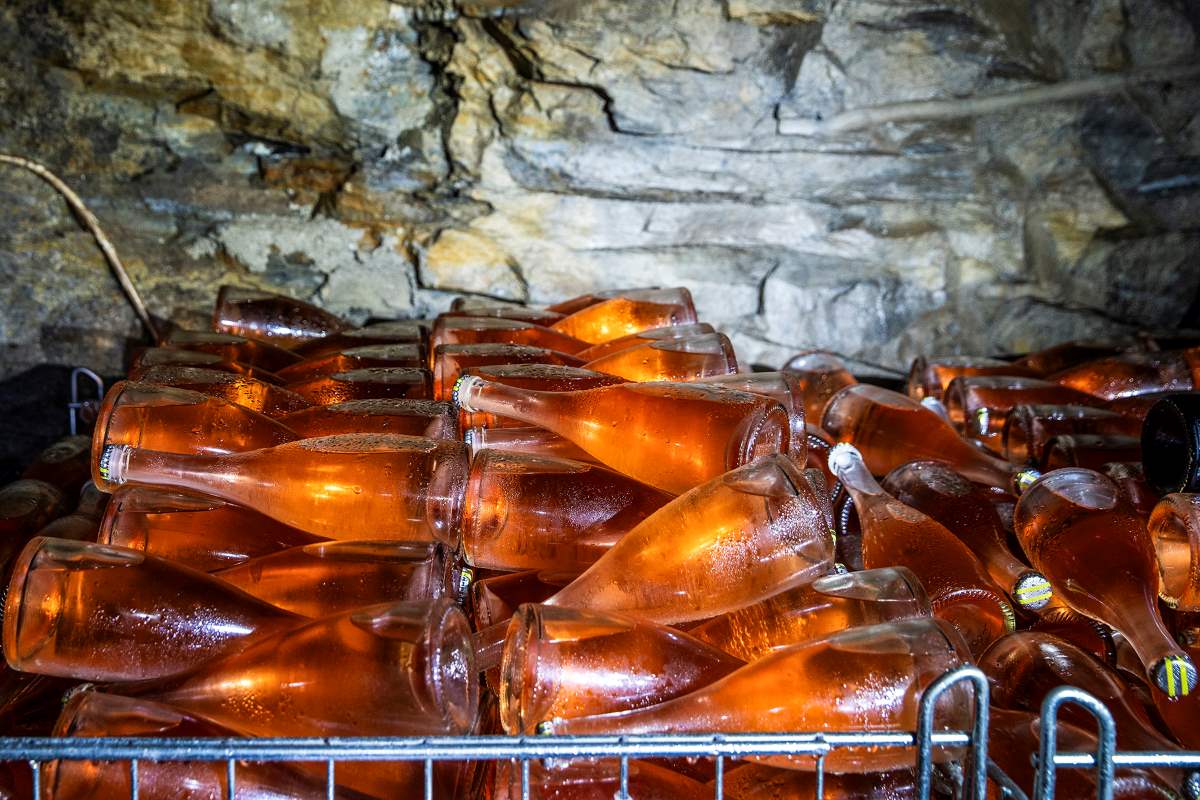 Vini affinati in miniera a Prali, crediti di Paolo Ciaberta