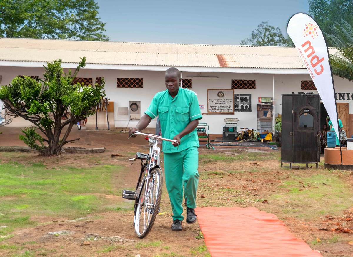 CBM Italia progetto bici per Uganda contro cecità infantile - clinica St. Joseph