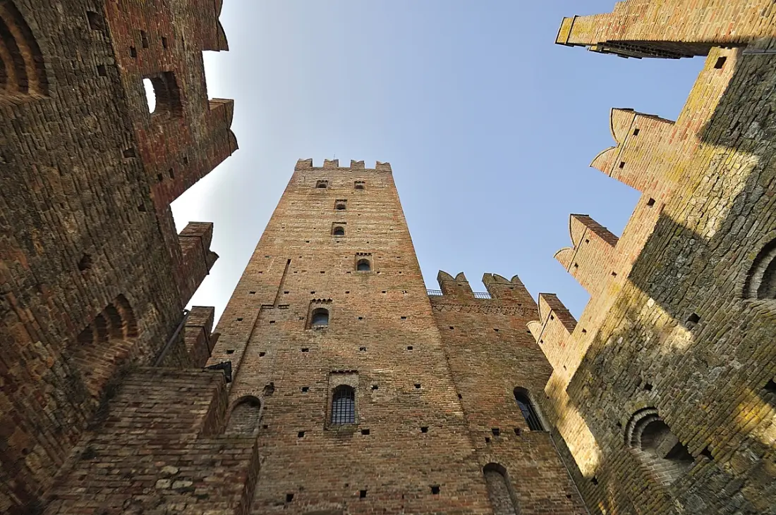 Piacenza in bici - Castell'Arquato - crediti Carlo Grifone