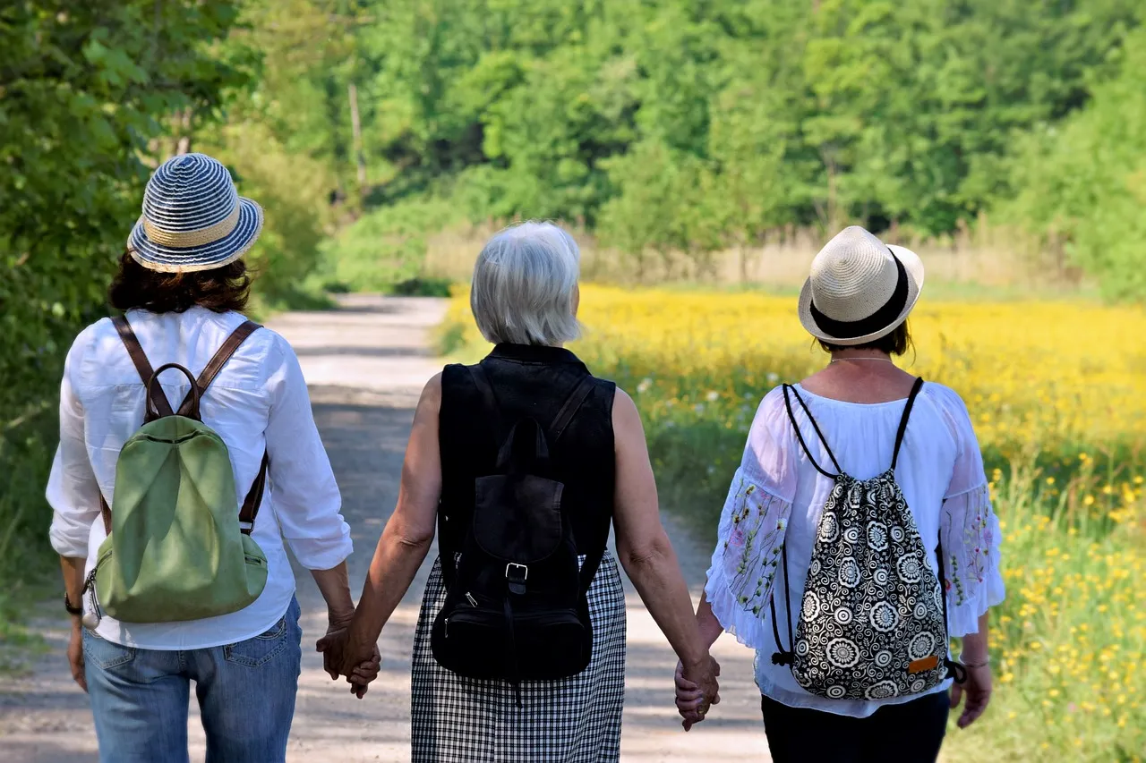 Donne Foto di Silvia da Pixabay