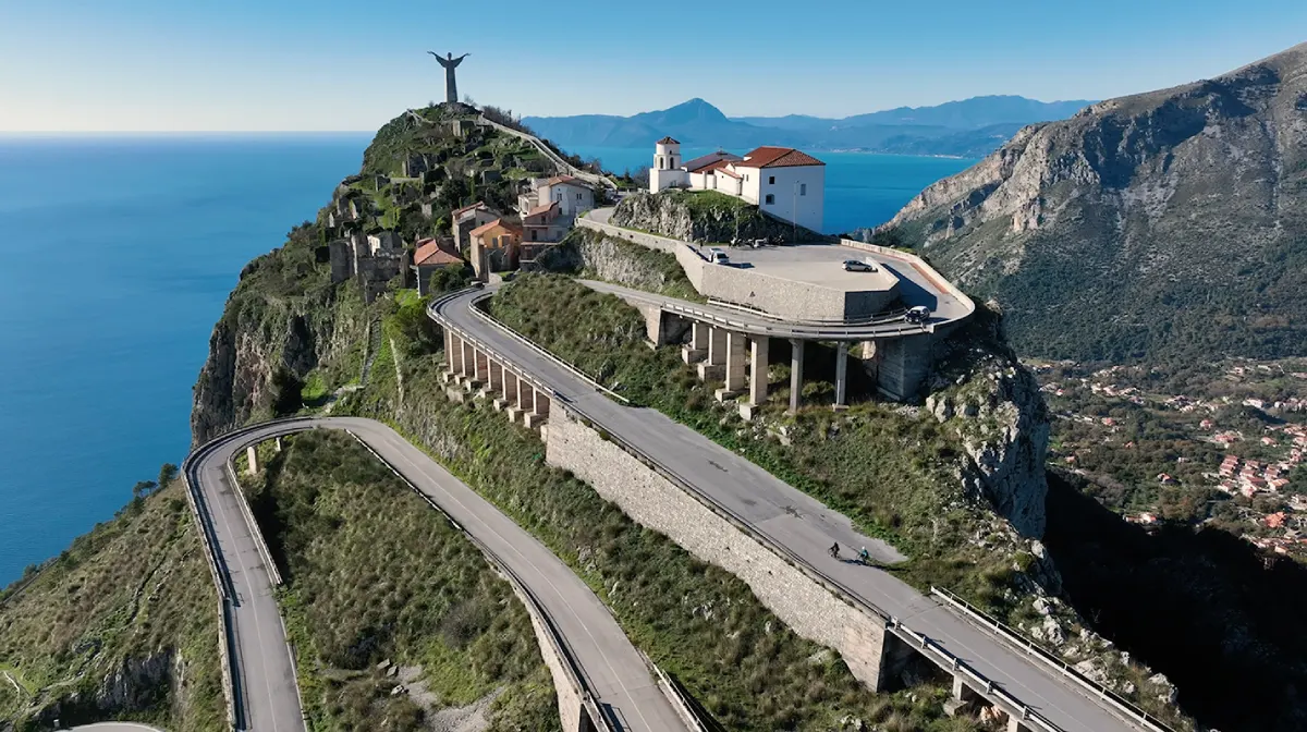 Salita al Cristo di Maratea. Crediti di F. Vigliotti