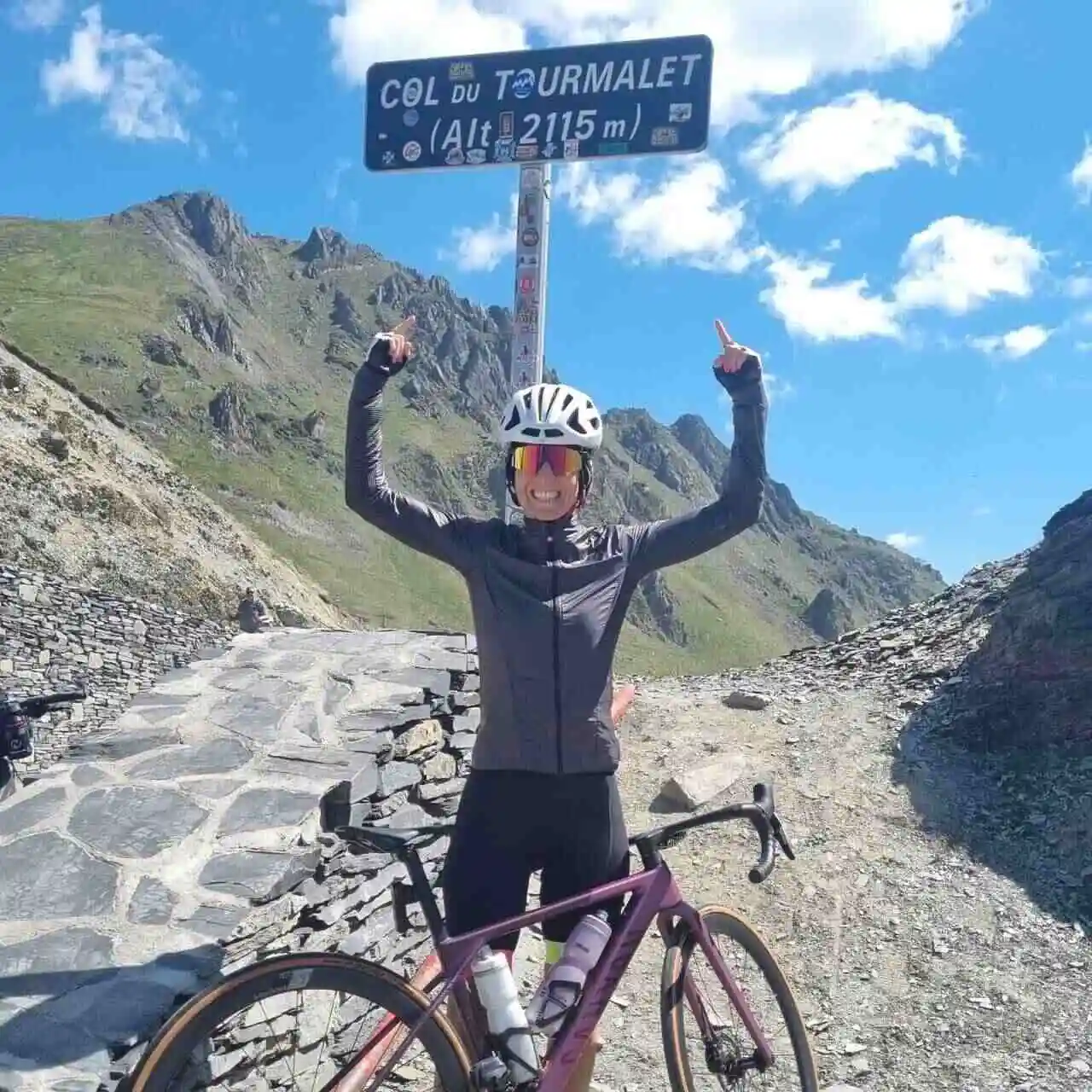 Paola Gianotti sul Tourmalet in bici