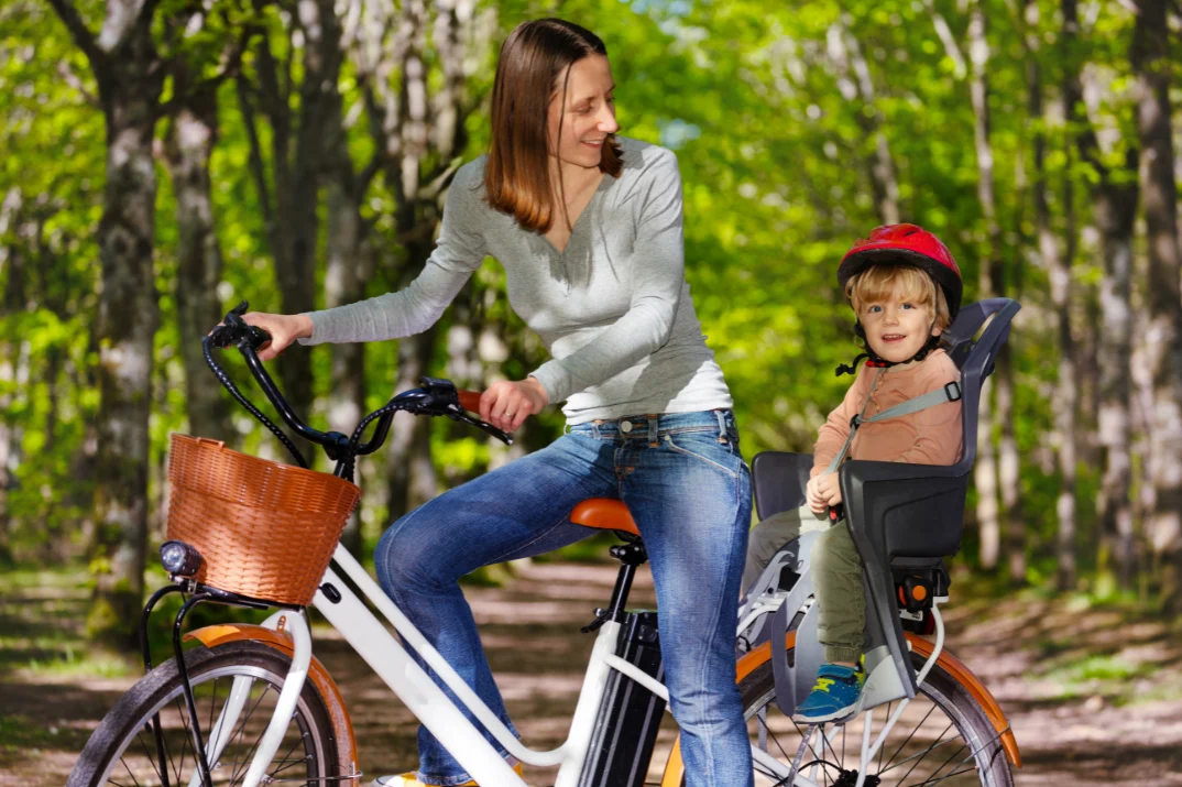 Seggiolino posteriore per bambini in bicicletta