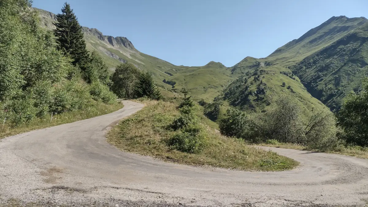 Francia Alpi Col du Sabot - tornante